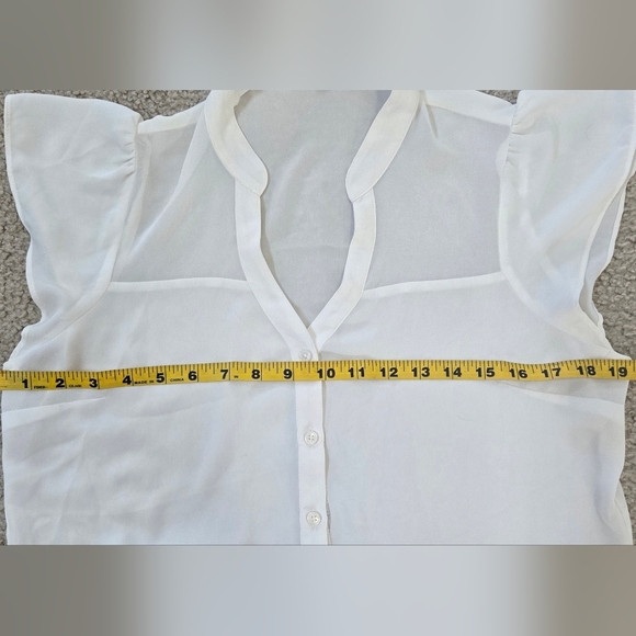 Express White Flutter Sleeve Button Down Blouse Size Medium - Picture 7 of 9